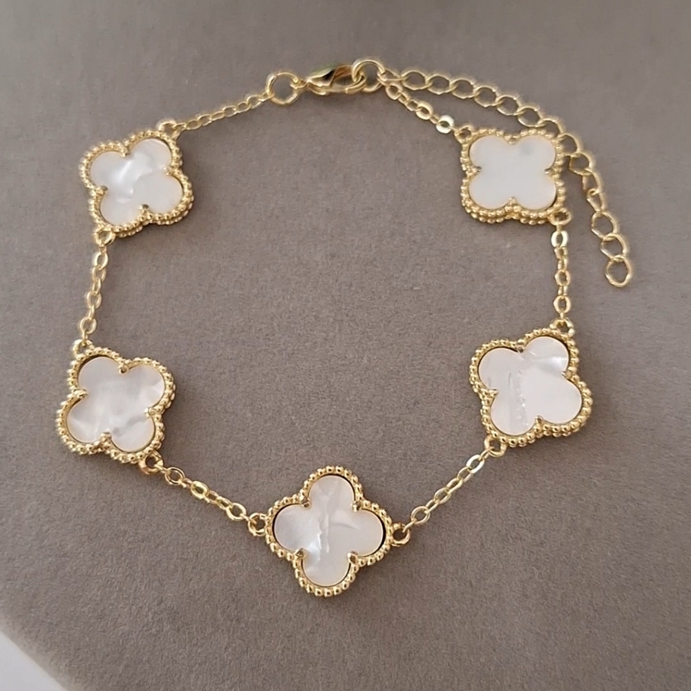 Mother of pearl four leafs flower bracelet